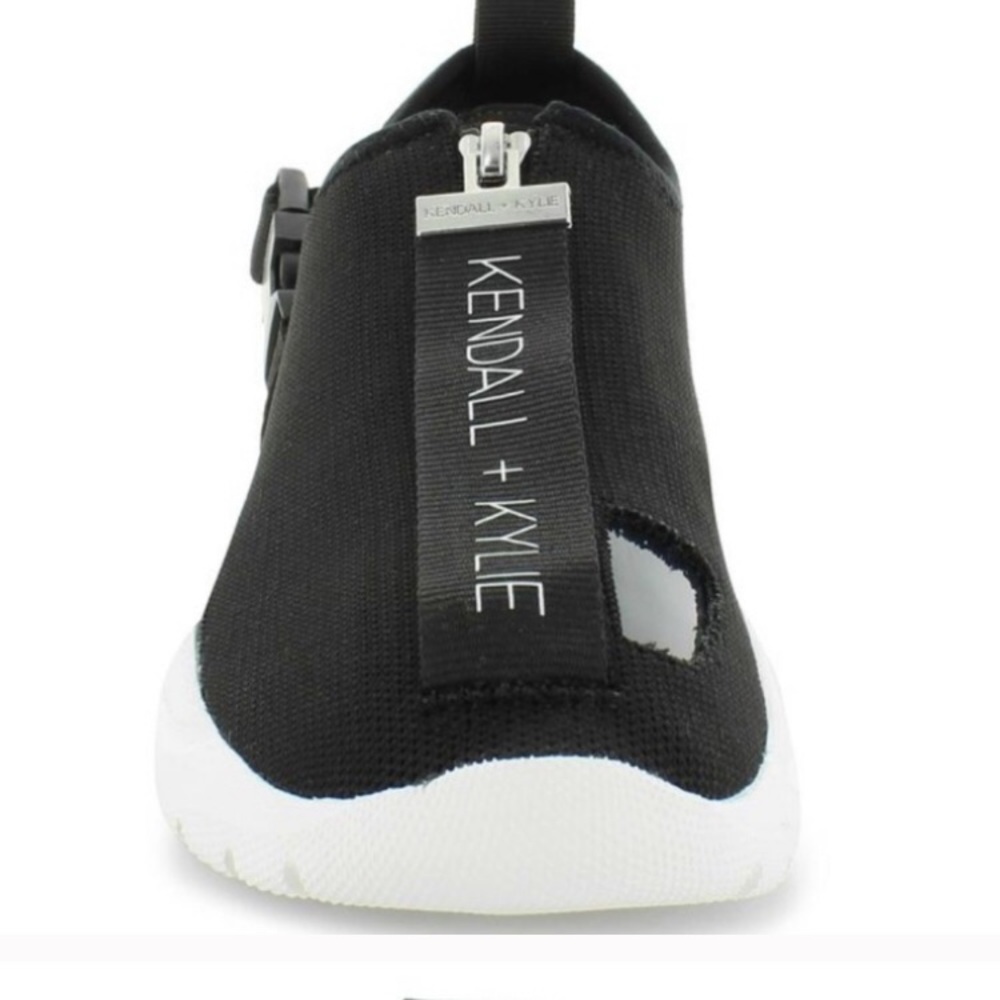2 KENDALL + KYLIE Norav Mesh shoe
Size 7 & 8